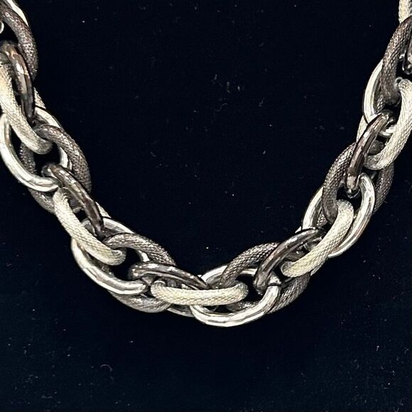 Vtg Chunky Link Statement Necklace Black & Silver Triple Oval Chain Adjustable - Picture 9 of 11